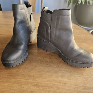 Black Dolce Vita Boots